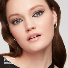 REVLON ColorStay micro-hiper-precision difuminador integrado para looks suaves.