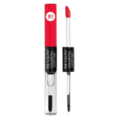 Revlon labial líquido ColorStay Cherry Time, aplicación centrada para color uniforme.