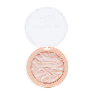 Embalaje iluminador recargable de Revolution Beauty London para un brillo intenso.
