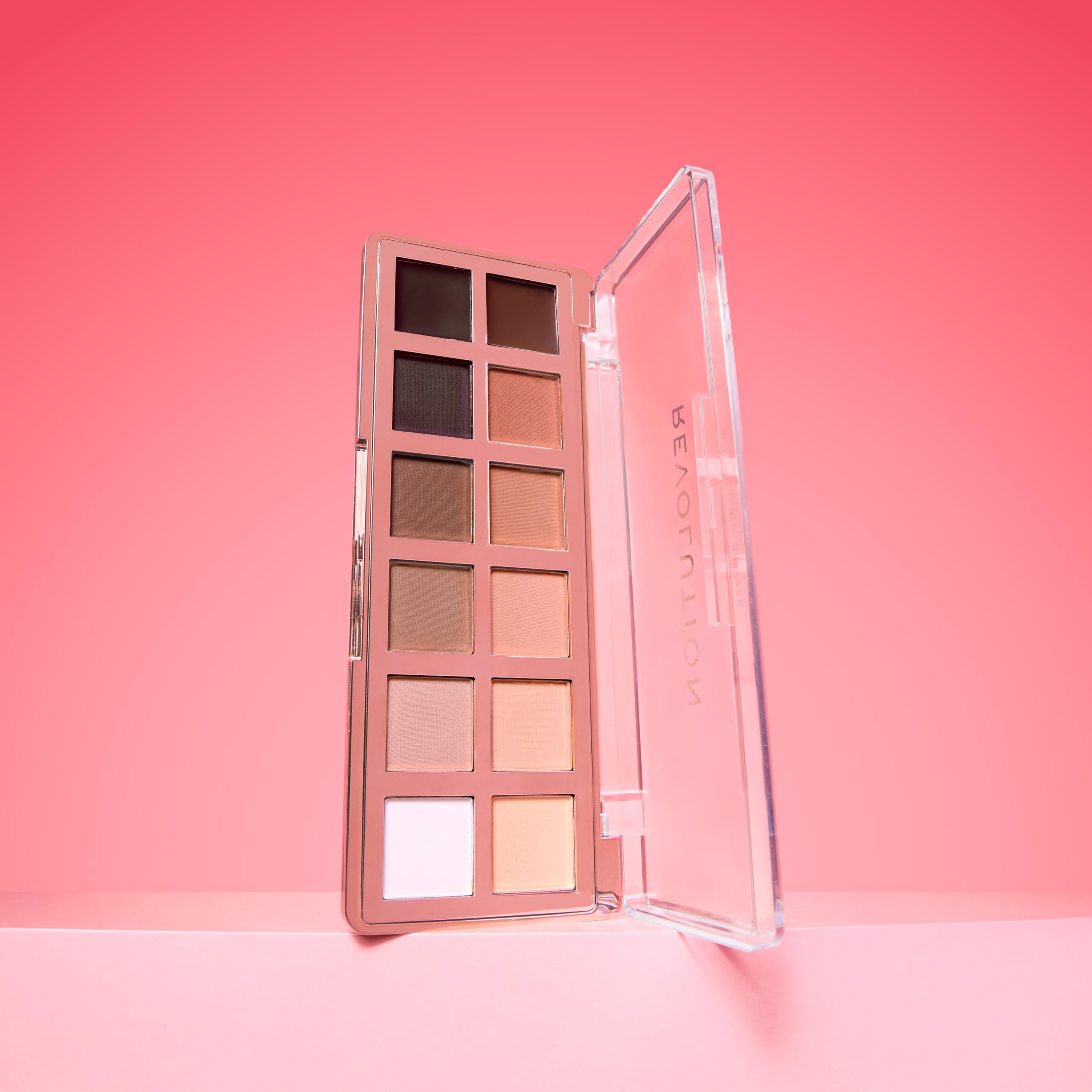 Revolution Beauty London Paleta Icono: looks versátiles de día y noche.