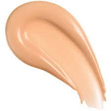 Aplicación facial suave con el primer antes de la base