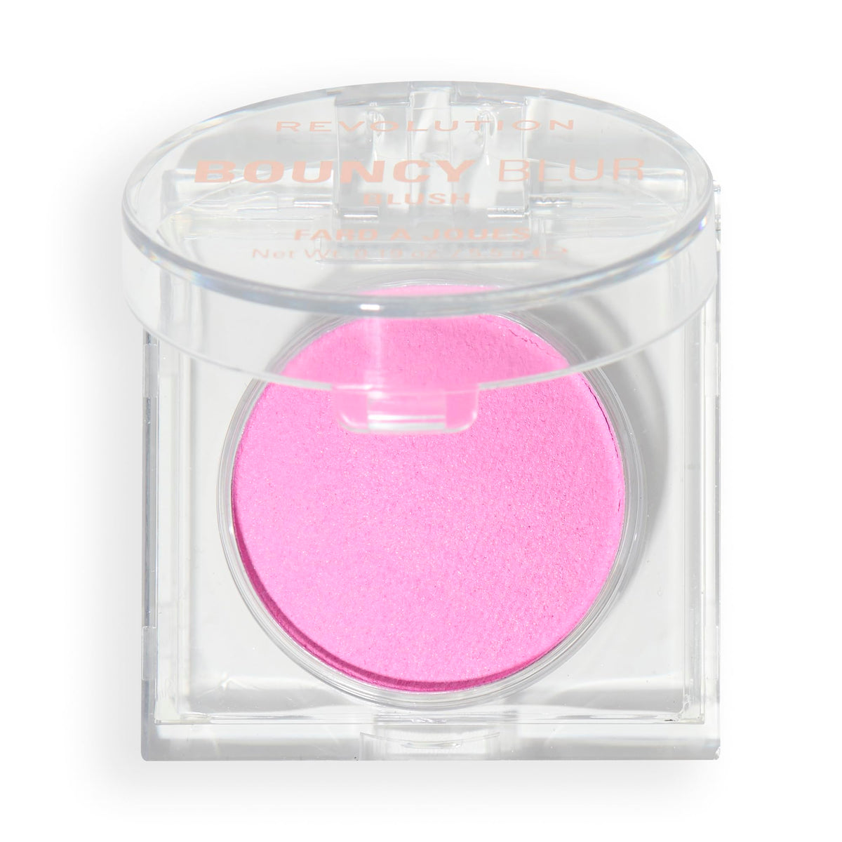 Revolution Beauty London Bouncy Blur Blush, muestra textura esponjosa para pómulos con color suave.