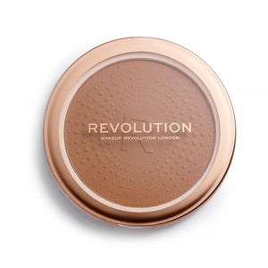 Revolution Mega Bronzer para aplicación suave y natural en el rostro.