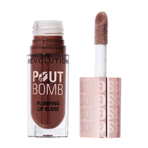 Revolution Pout Bomb con aplicador XXL para una aplicación suave y precisa.