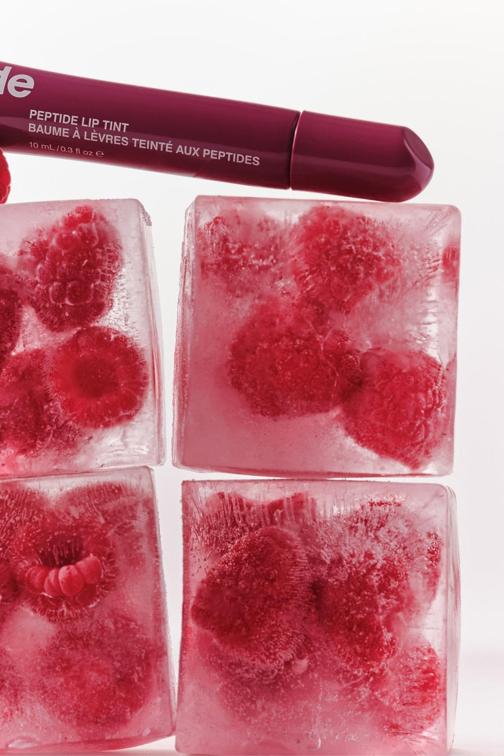 Envase de viaje compacto Rhode para retoques rápidos