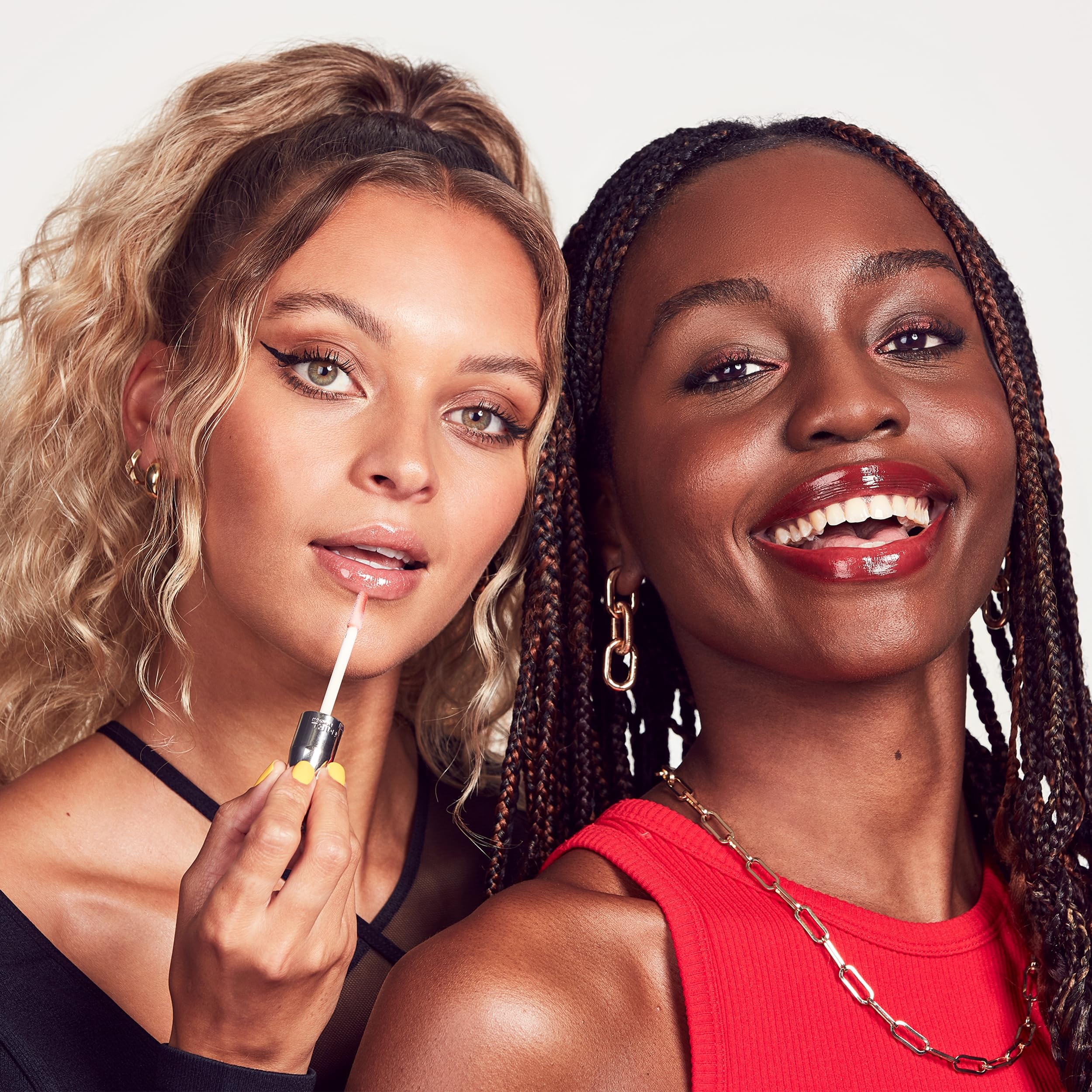 Envase práctico de Rimmel Stay Glossy para retoques en cualquier lugar.