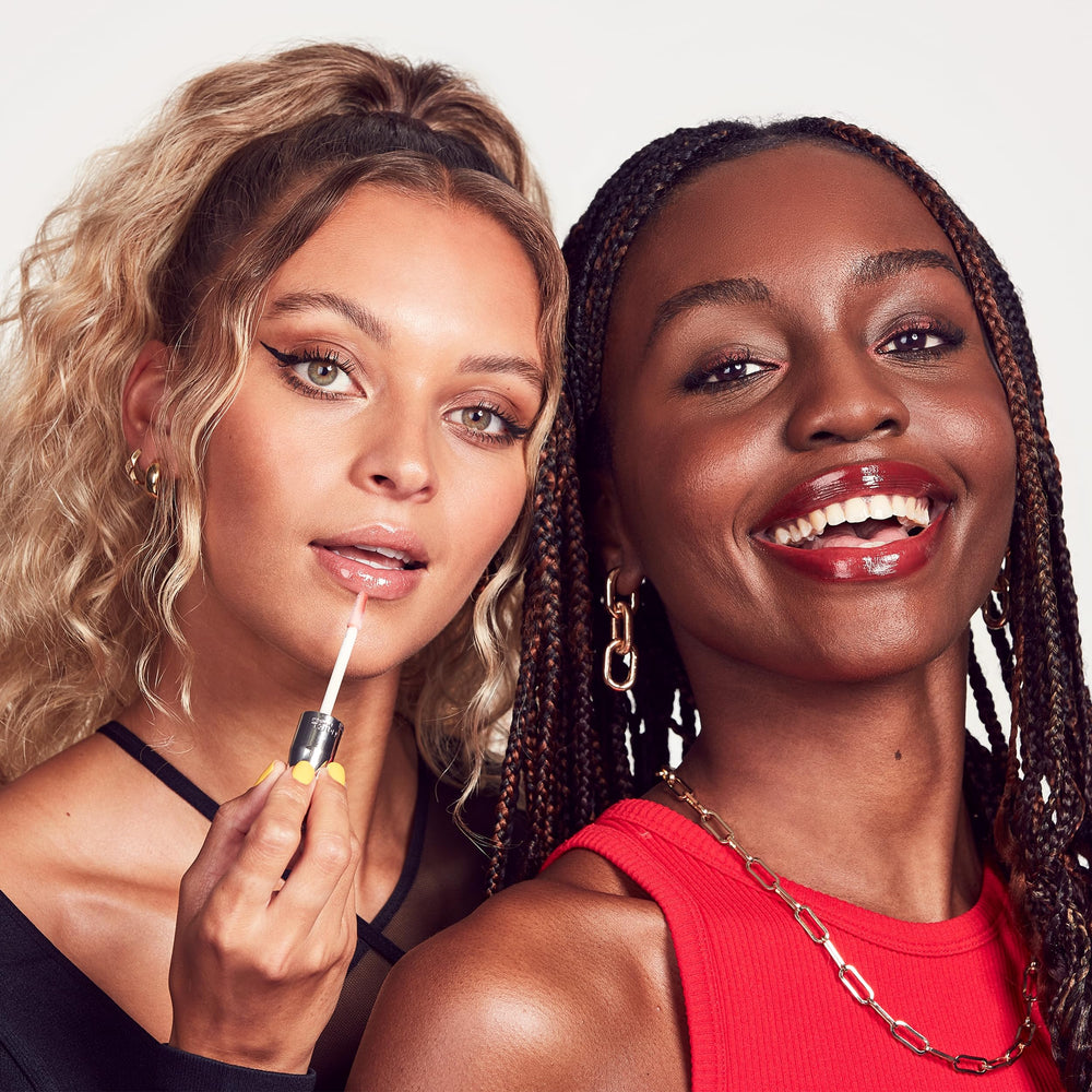Envase práctico de Rimmel Stay Glossy para retoques en cualquier lugar.