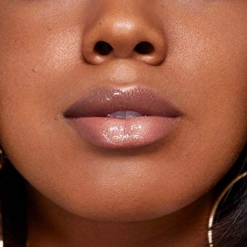 Rimmel Stay Glossy puede usarse solo o sobre una barra de labios para más pigmento.