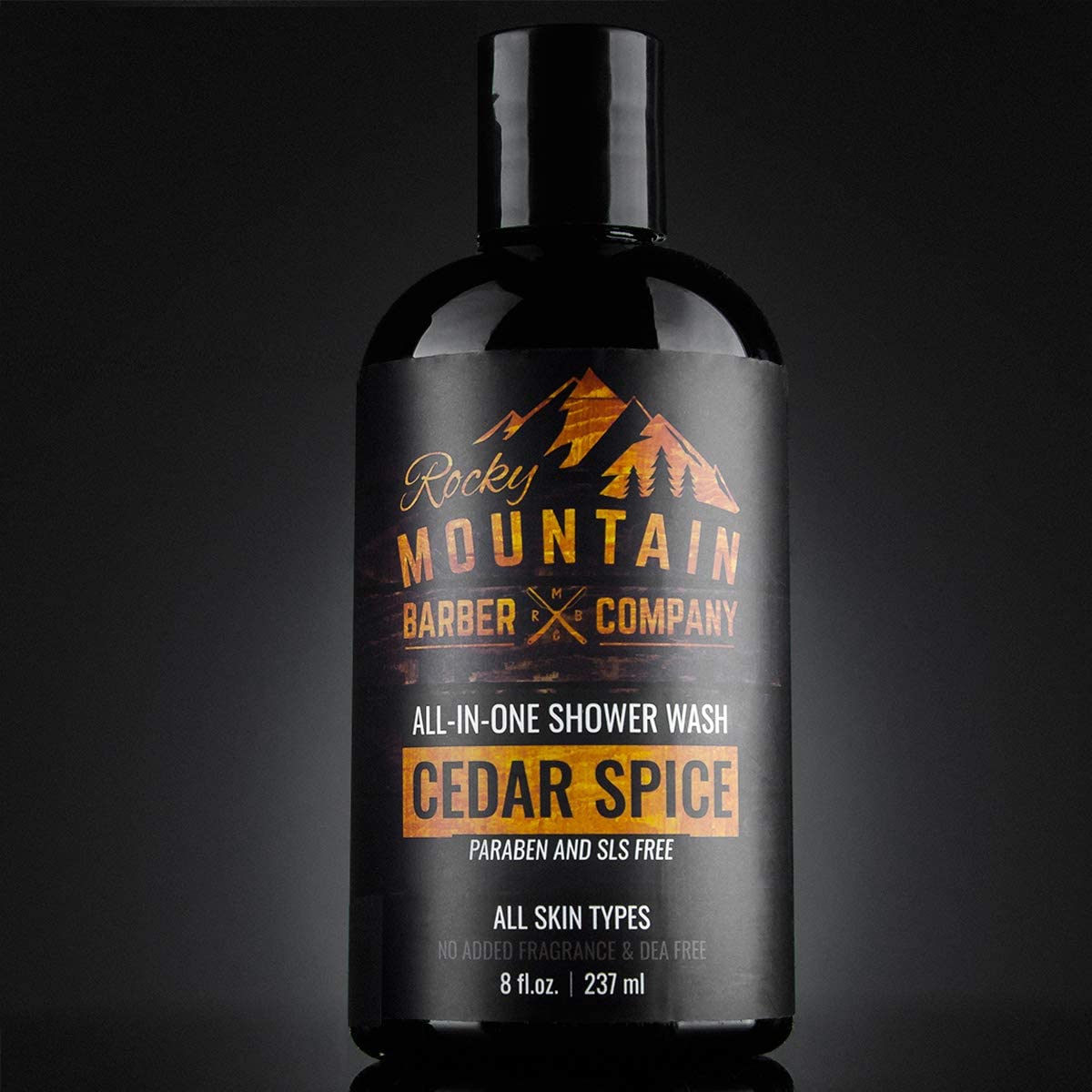 Aplicación en mano del Cedar Spice Todo-en-uno, uso práctico