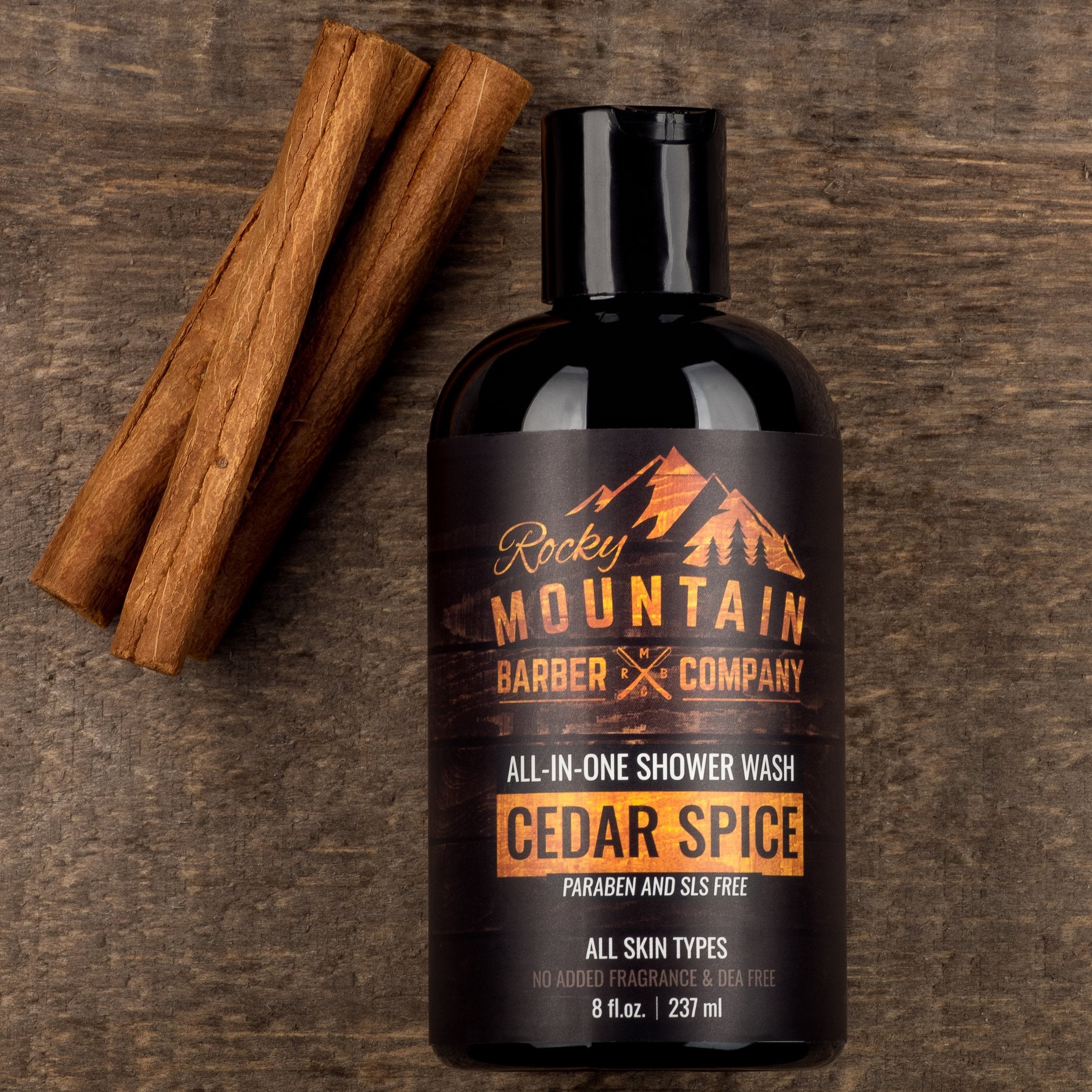 Cuidado de barba con Cedar Spice Todo-en-uno, barba limpia y suave