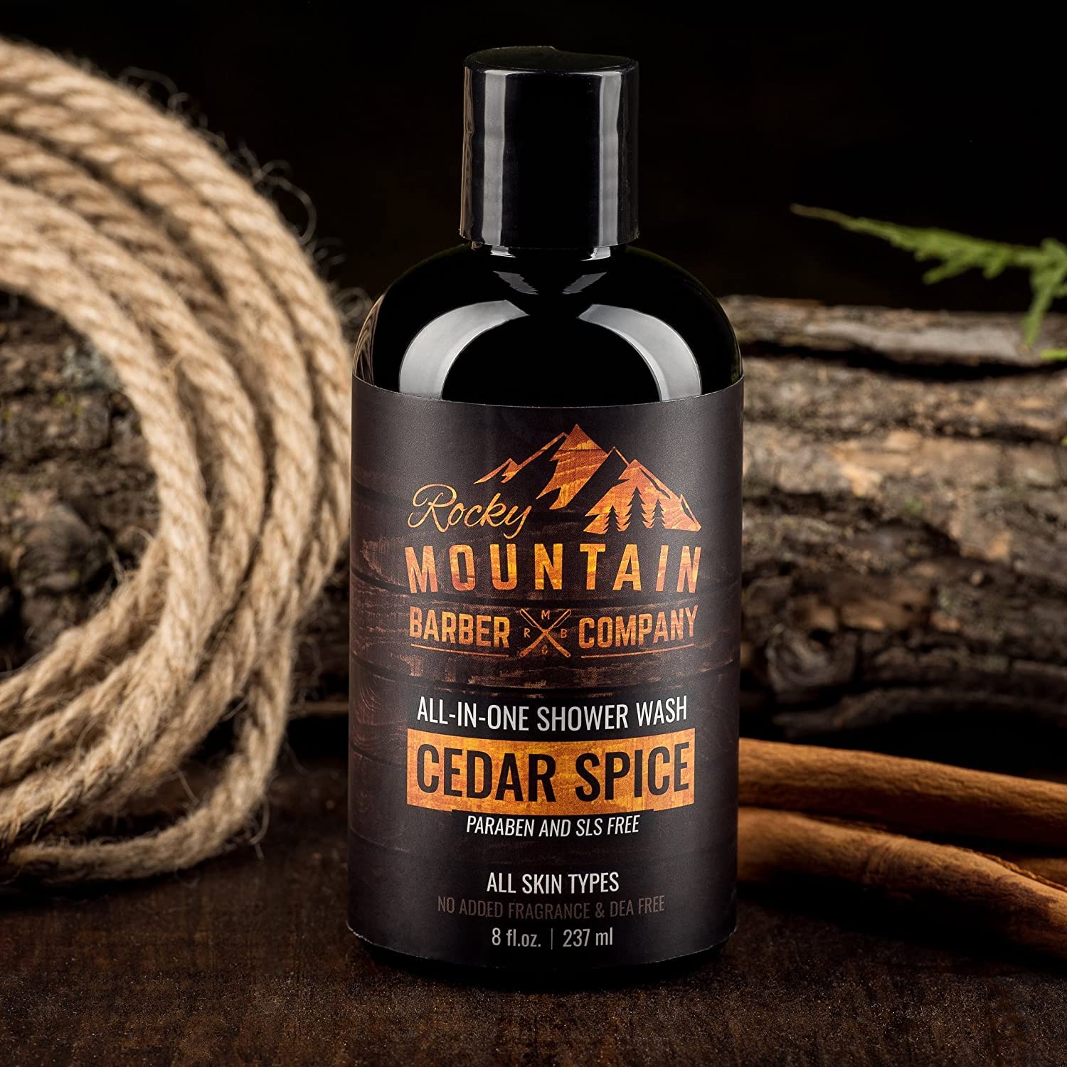 Textura de espuma del Cedar Spice Todo-en-uno para una limpieza suave