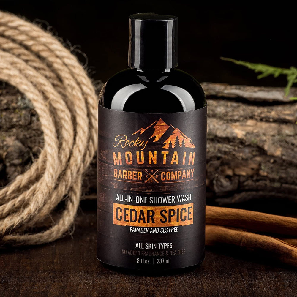 Textura de espuma del Cedar Spice Todo-en-uno para una limpieza suave