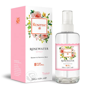 Rosense botella de vidrio con agua de rosas lista para uso facial diario.