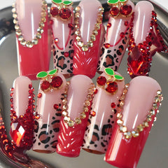 Uñas francesas rojas de RTKHFZE con acabado brillante y estilo elegante
