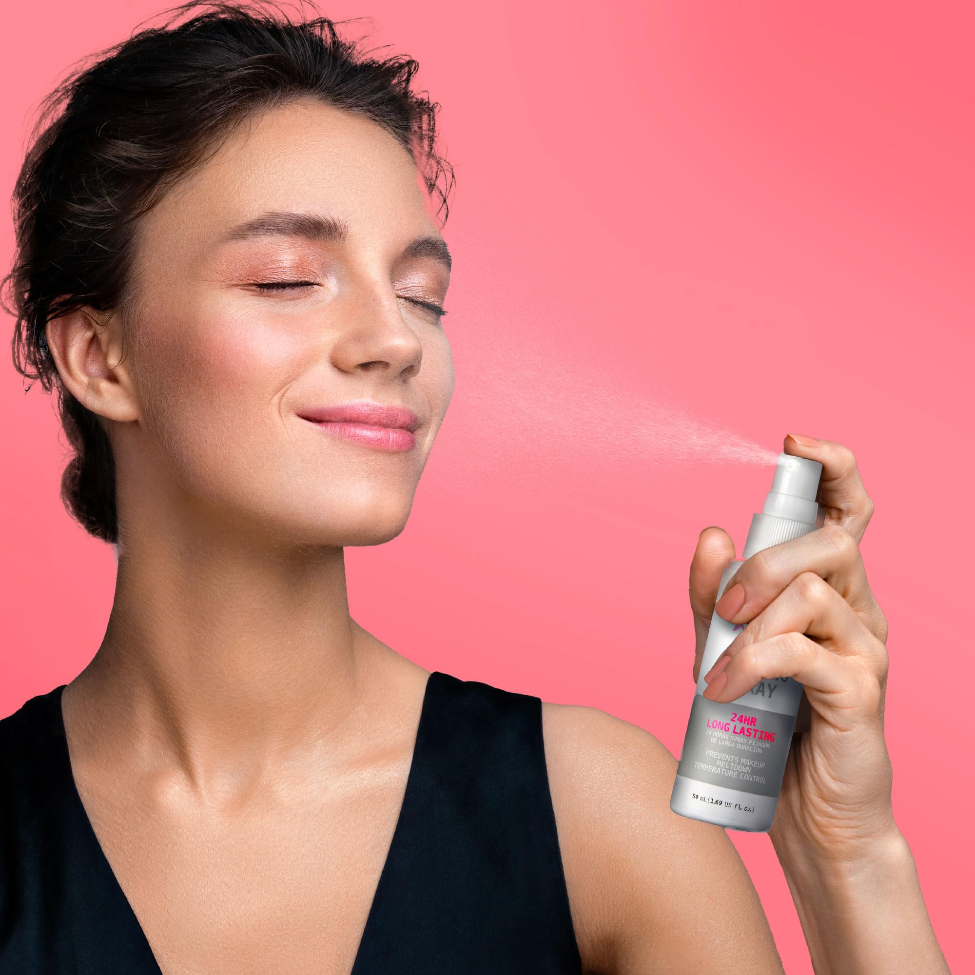 Ruby Kisses Setting Spray envase de 50 ml para retoques discretos.