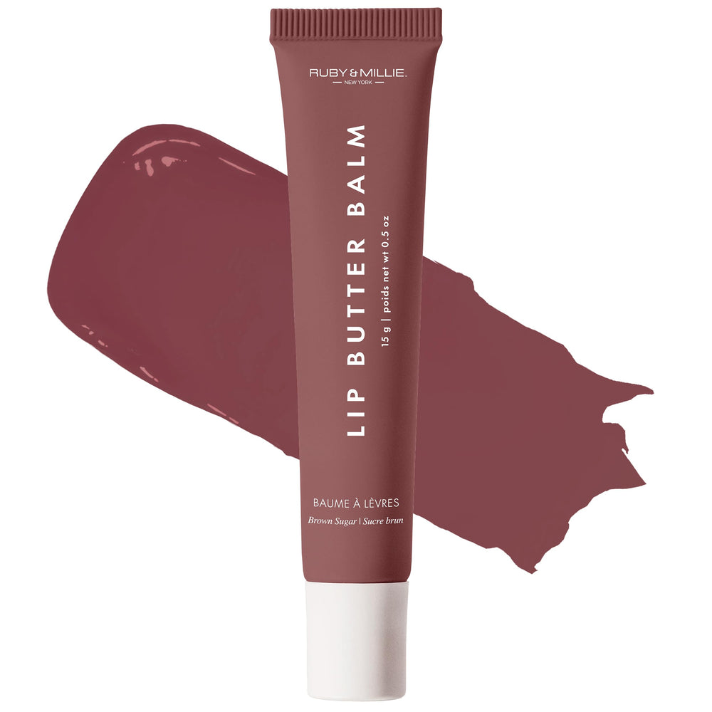 Balsamo labial Ruby & Millie marrón azucar empaque muestra tono suave y brillo.