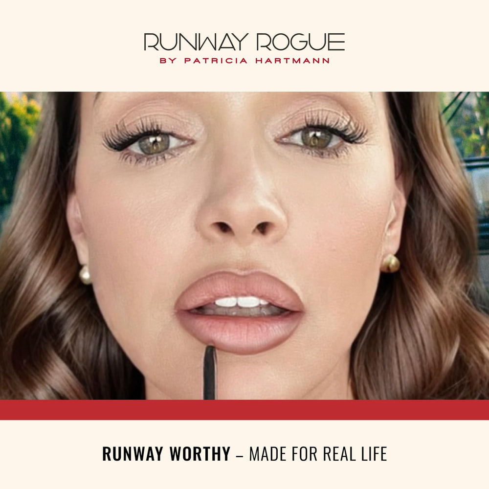 Tecnología 3D Chroma en delineador Runway Rogue para un aspecto más pleno.