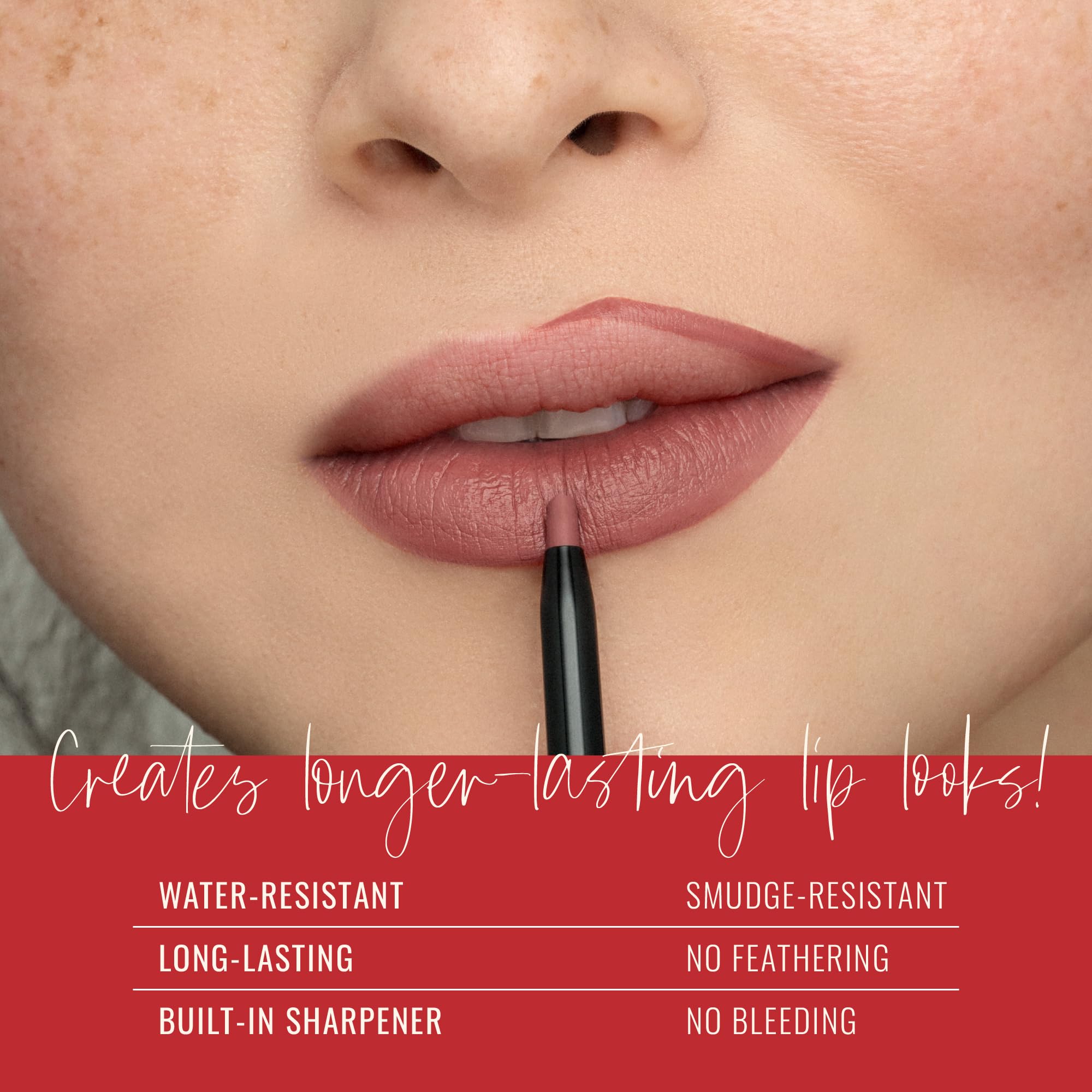 Aplicación profesional con delineador labial Runway Rogue para definir labios.