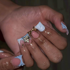 RUOKEXIN uñas pegadas francesas para un look limpio.