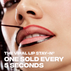 Sacheu delineador labios STAY-N, ácido hialurónico para labios más suaves.