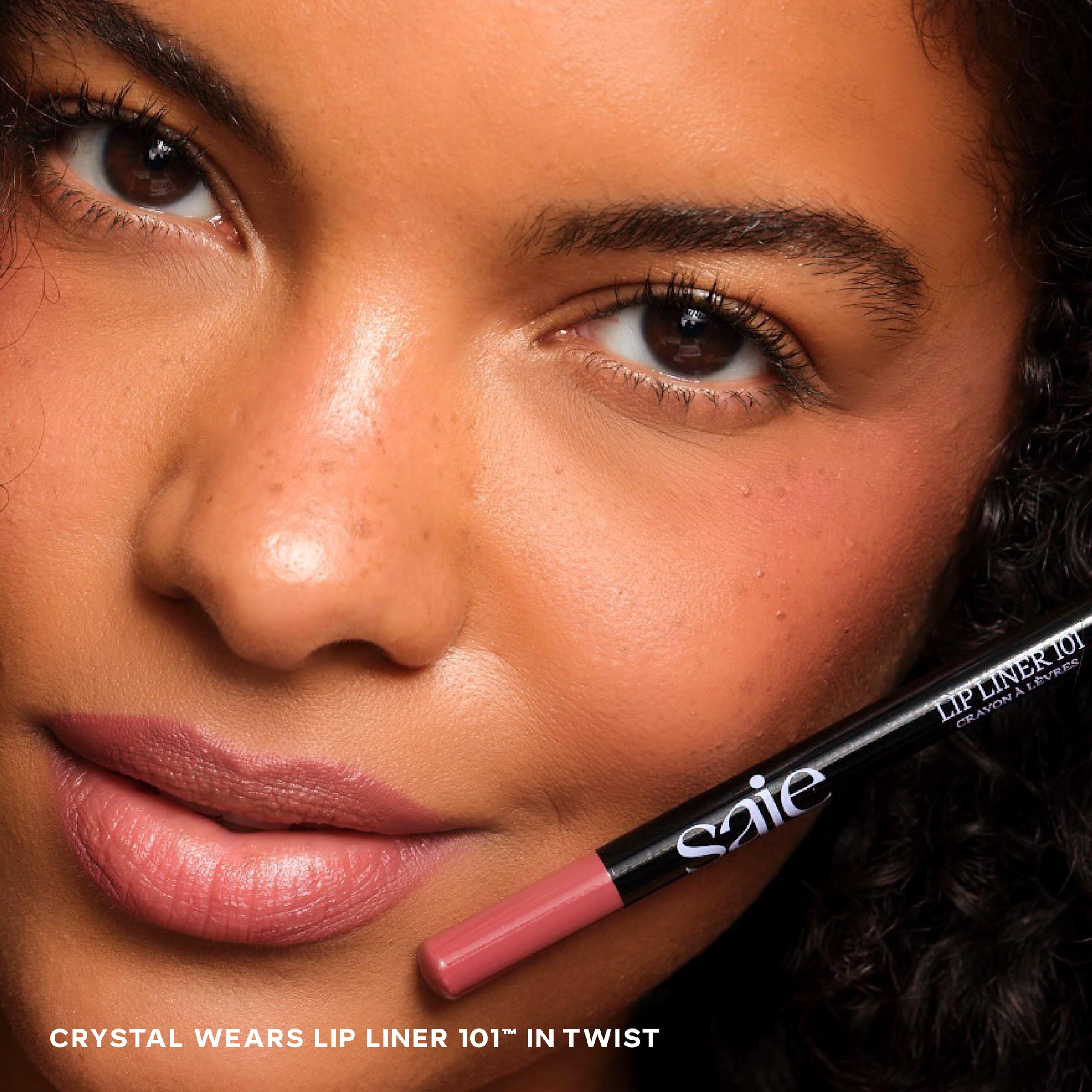 Saie Lip Liner 101: acabado mate suave para labios definidos.