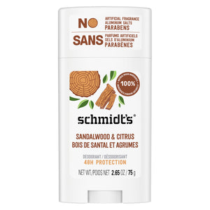 Schmidt's Sándalo y Cítricos: envase práctico para uso diario y protección 24 horas.