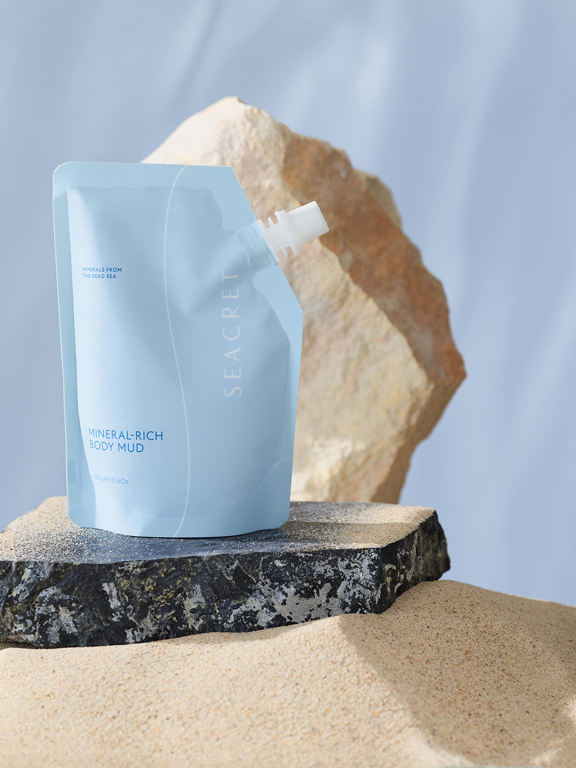 SEACRET Minerals Dead Sea Mud, textura adecuada para exfoliar suavemente en la ducha.
