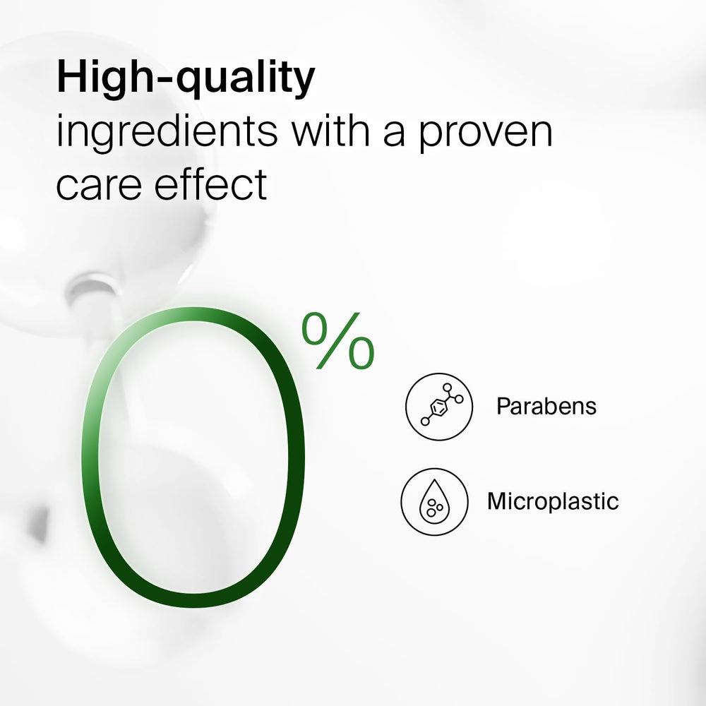 Aplicación suave de la crema facial SEBAMED en piel sensible.