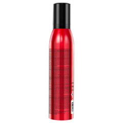 SexyHair Big Altitude Mousse aplicada en la mano para crear cuerpo duradero.