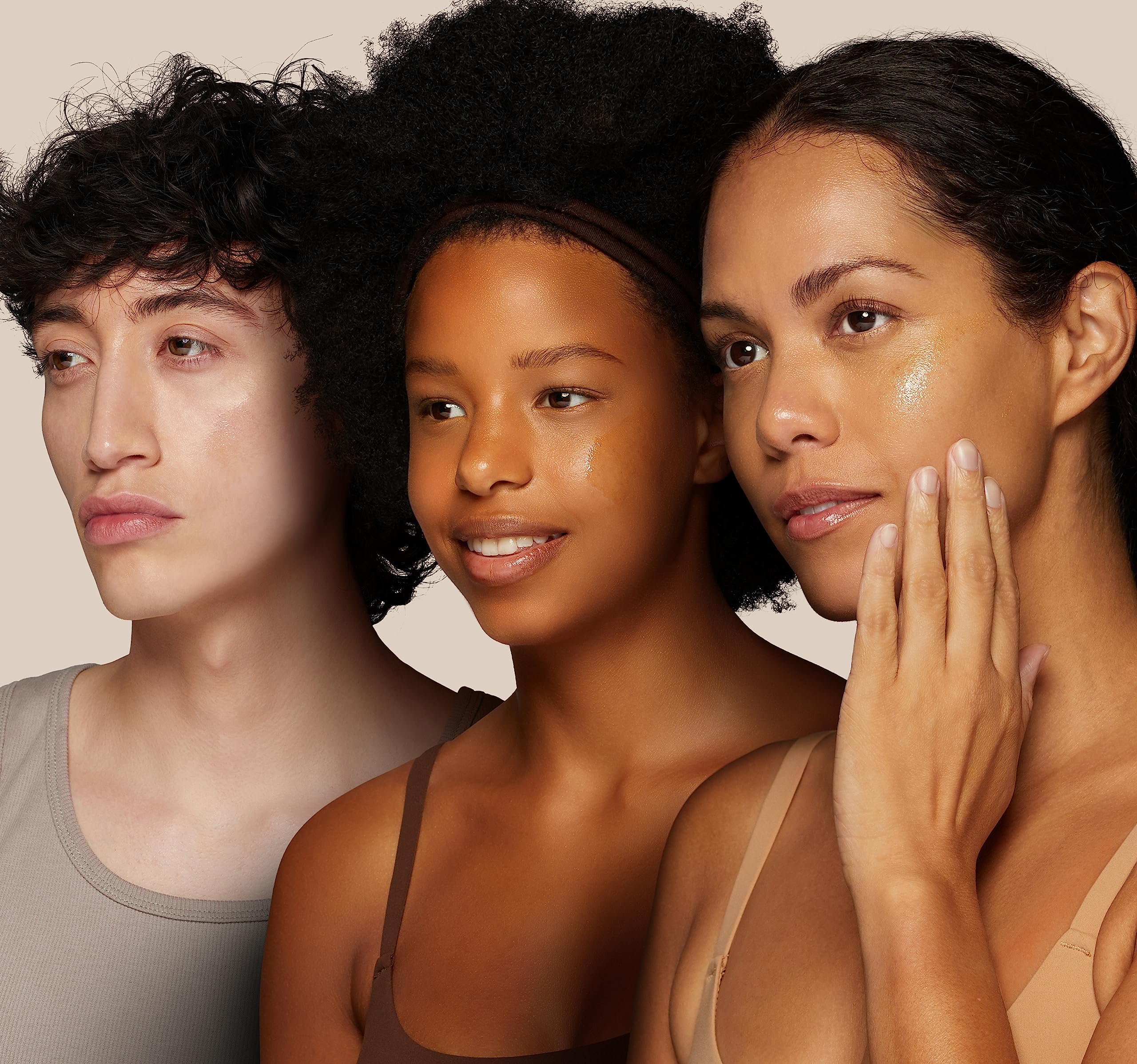 Shankara Kumkumadi ritual con gua sha para realzar luminosidad y tersura.