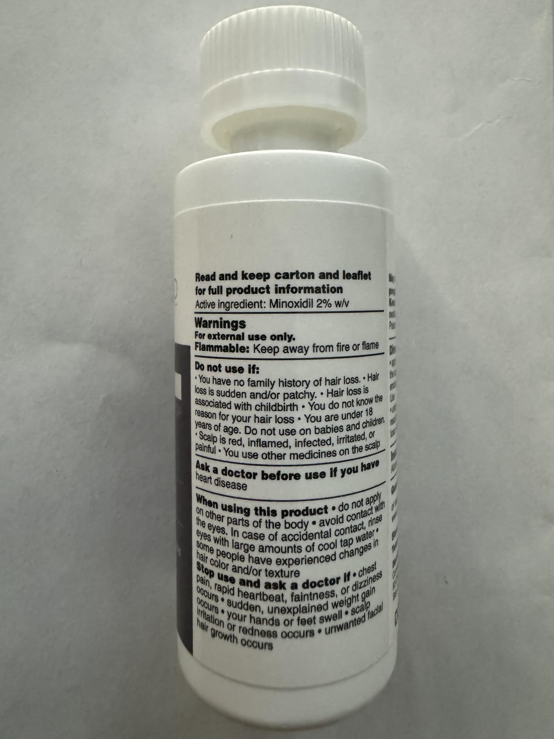 Mujer con melena saludable gracias a Shapiro MD Minoxidil 2%