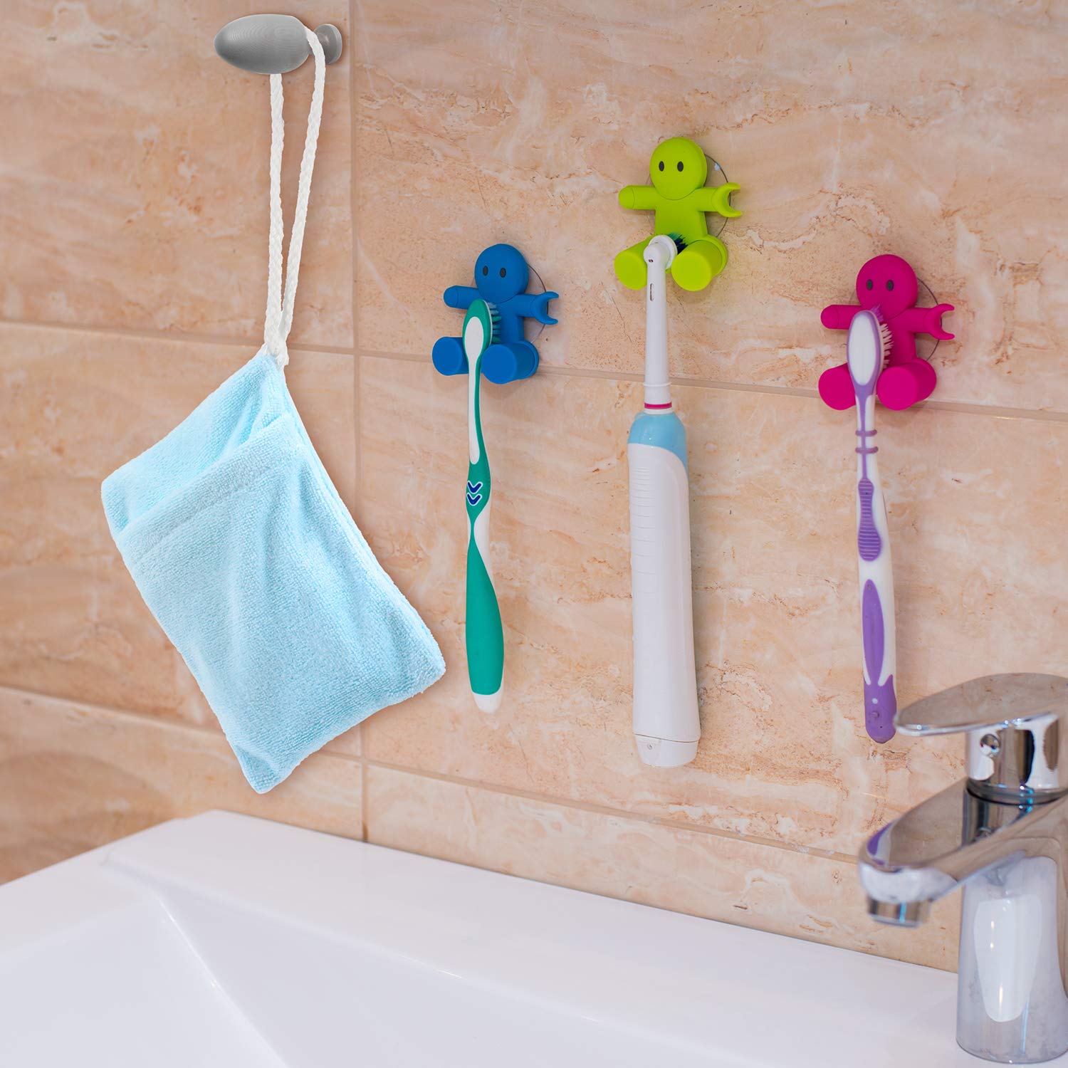 Uso en baño y rostro para generar espuma abundante sin esfuerzo.