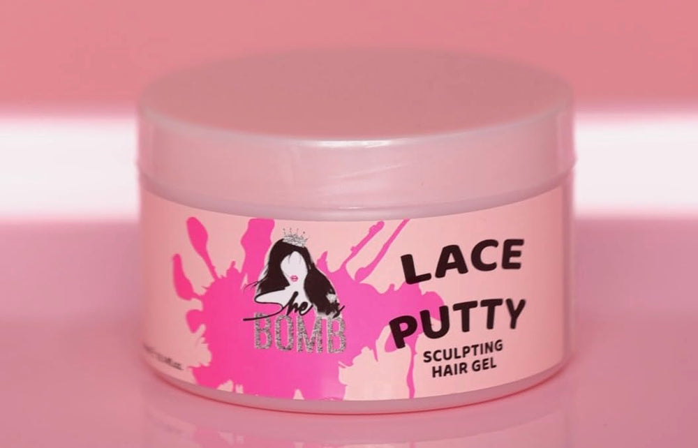 SHE IS BOMB Lace Putty frasco para un acabado natural y duradero.
