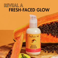 Aplicación de crema SheaMoisture con movimientos ascendentes para mejor absorción facial.