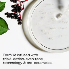 Aplicación de dos gotas de Melanin Care Serum en la piel.