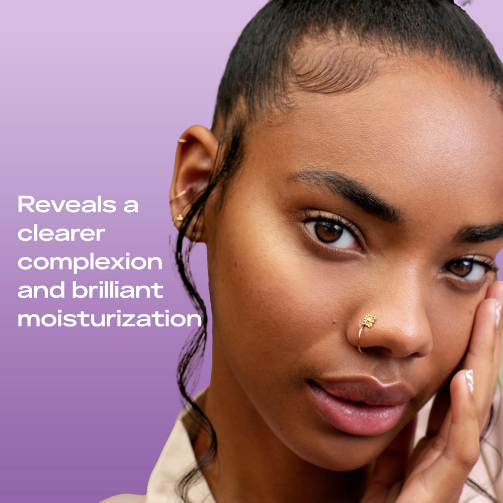 Complejo de saúco en Melanin Care Serum para nutrición adicional.