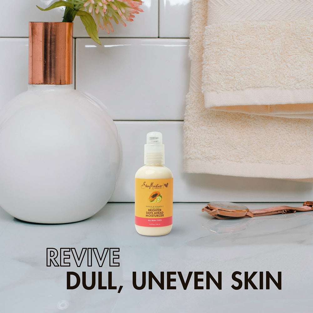 Rutina de cuidado diaria con SheaMoisture tras la limpieza facial.