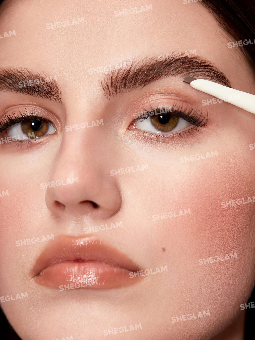SHEGLAM Better Brows acabado suave y duradero.