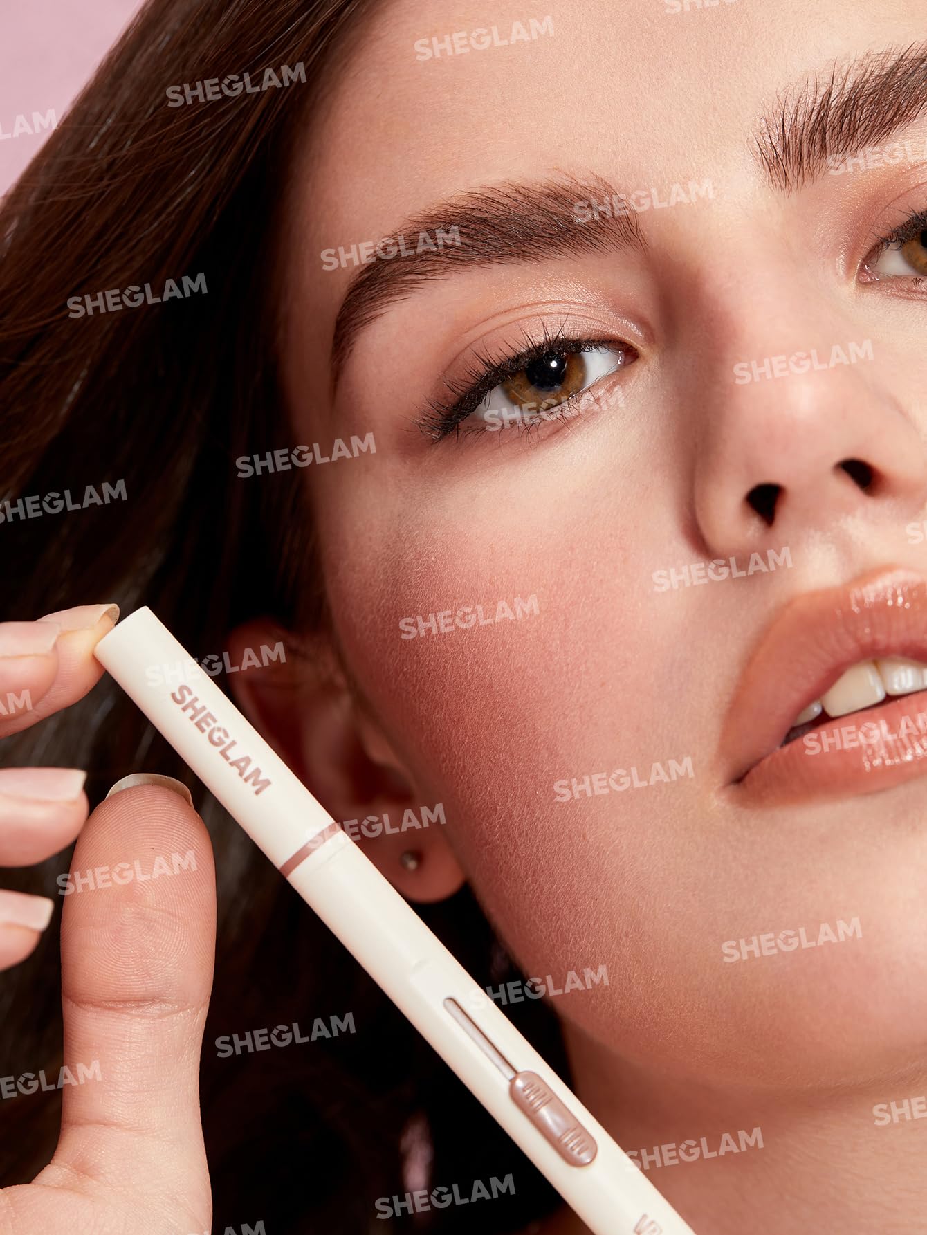 SHEGLAM Better Brows envase compacto ideal para viaje.