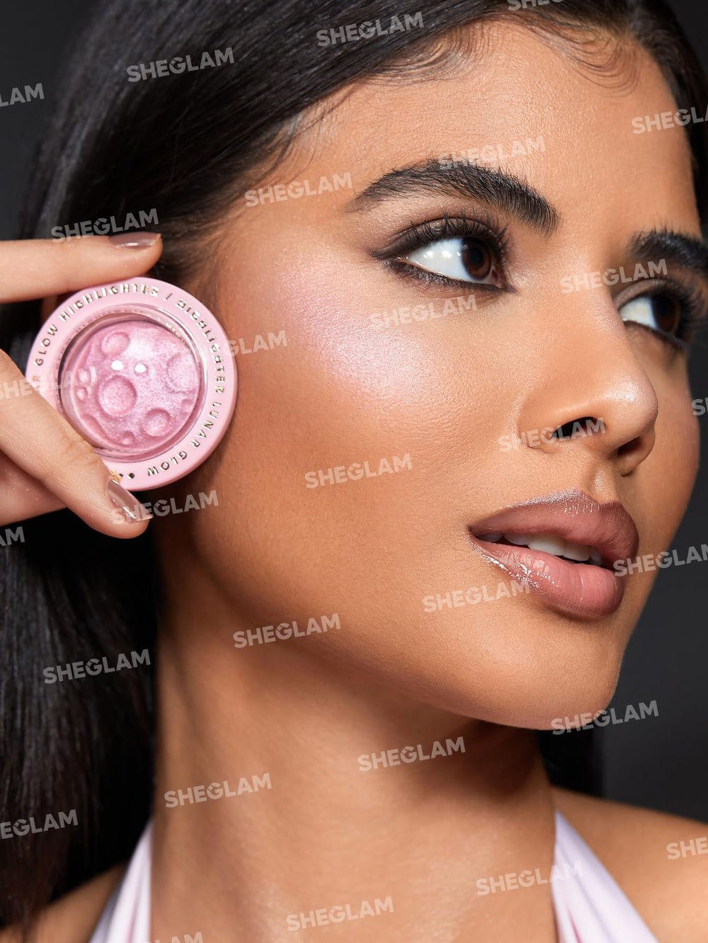 SHEGLAM Lunar Glow muestra cuatro tonos para personalizar el brillo.