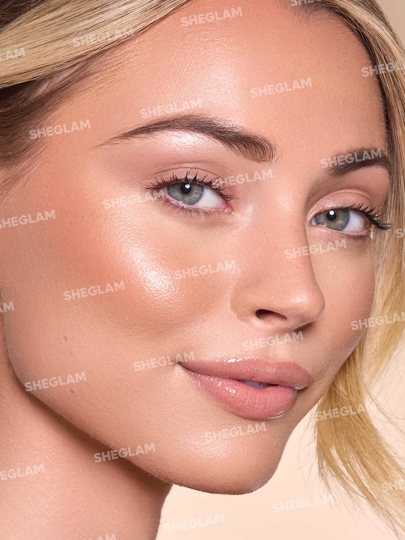 SHEGLAM Sun Beam bronceador líquido, acabado natural y duradero.