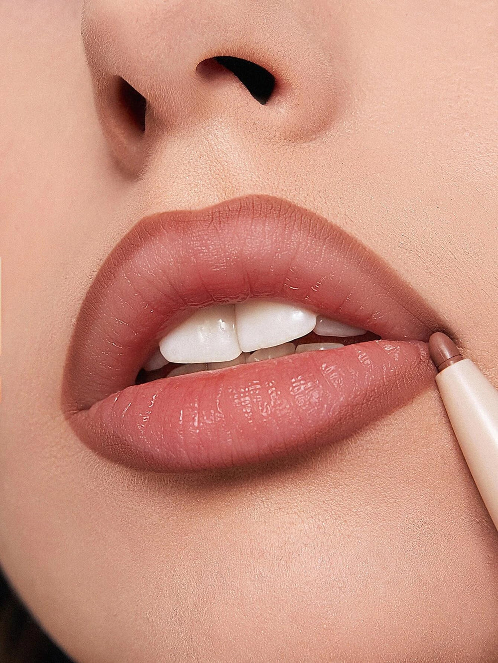 SHEGLAM delineador-labios-preciso-soft-chai ayuda a perfilar y rellenar con claridad