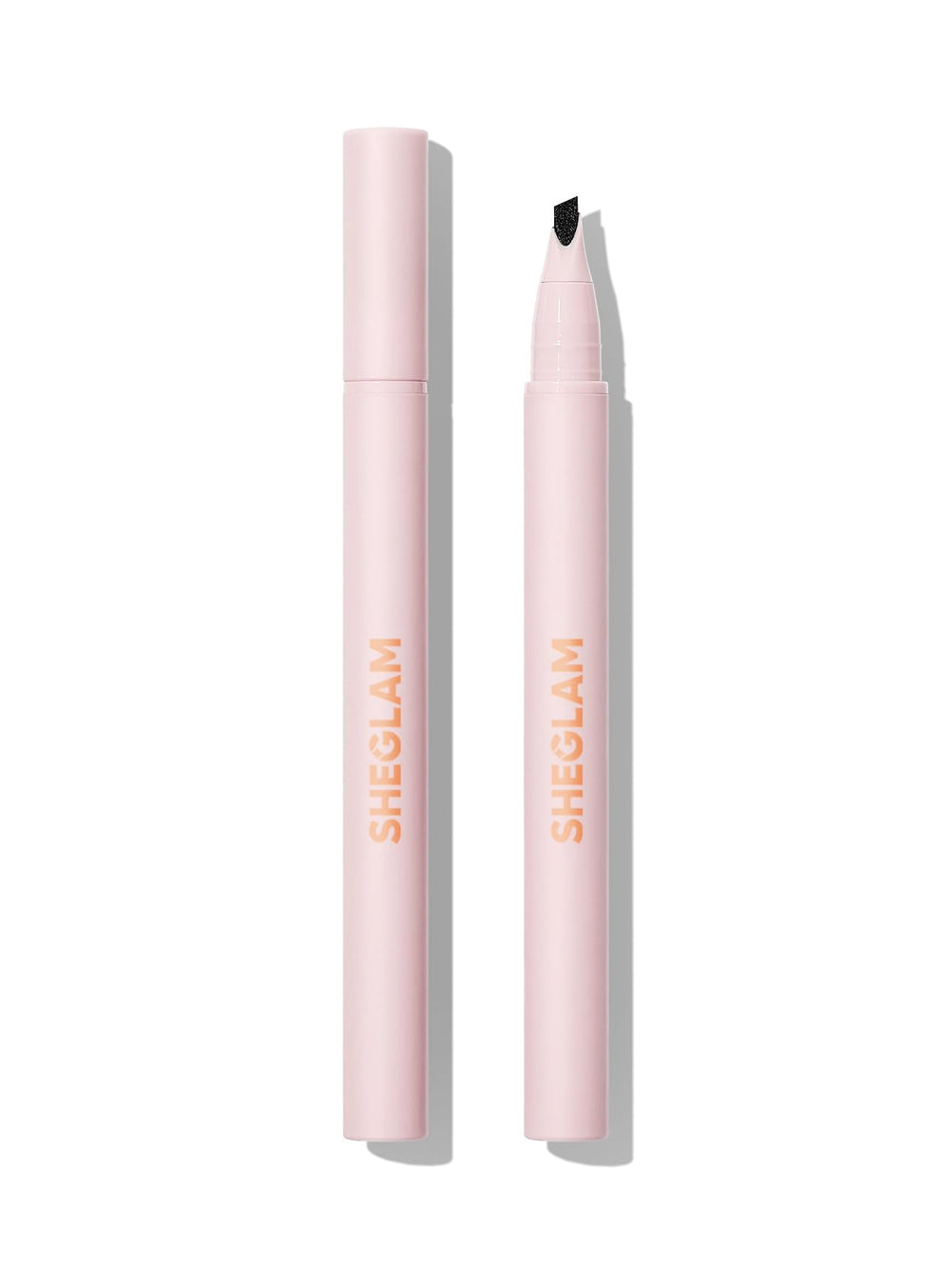 SHEGLAM delineador con diseño de cabeza afilada para trazos finos.