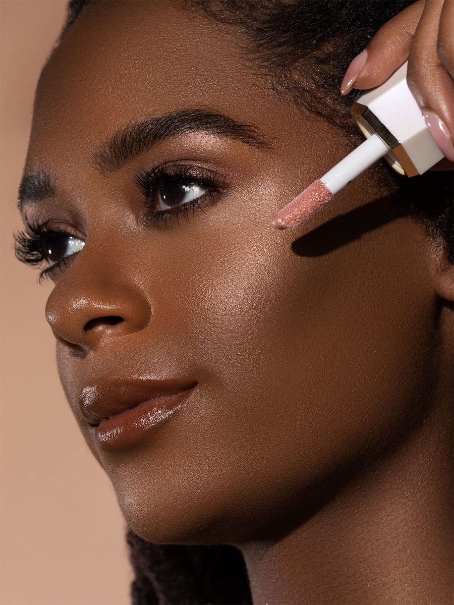 SHEGLAM Glow Bloom brillo perlado para aplicación y realce de pómulos.