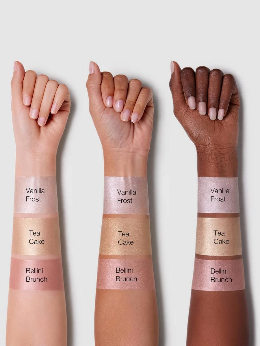 SHEGLAM Glow Bloom realza la luminosidad sin resecar la piel.