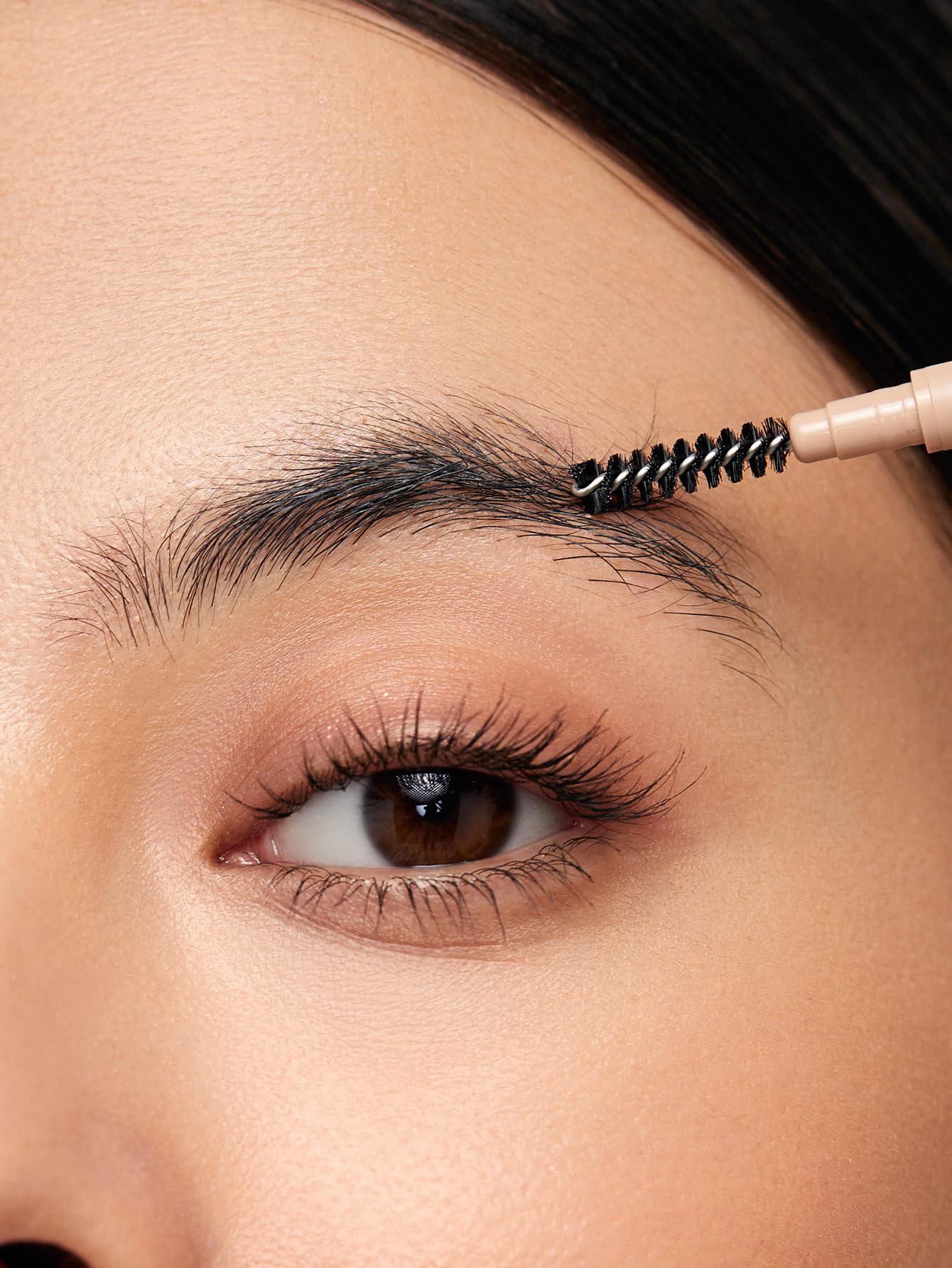 Aplicación rápida y fácil para definir cejas al instante.
