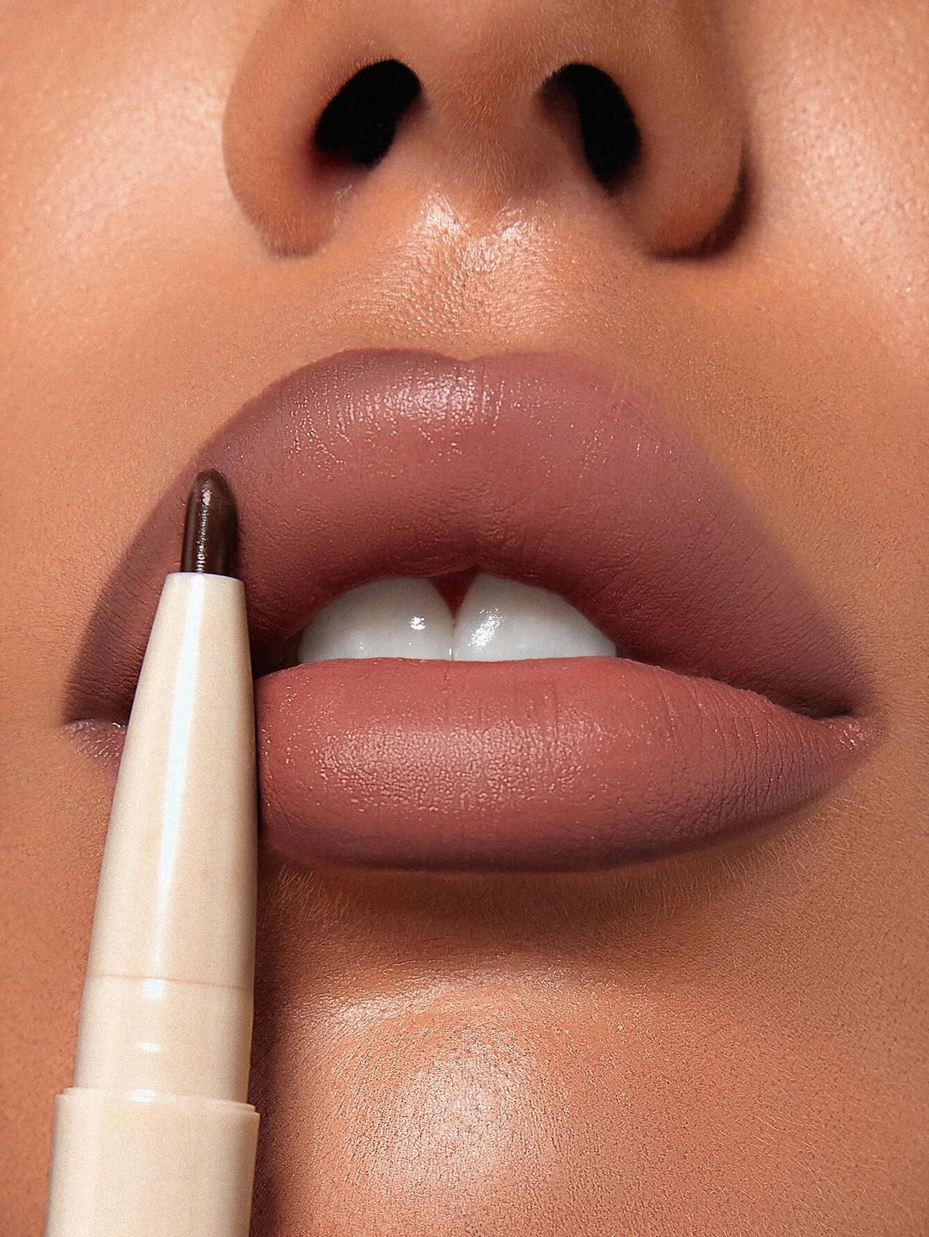 SHEGLAM labial larga duración para color constante todo el día.