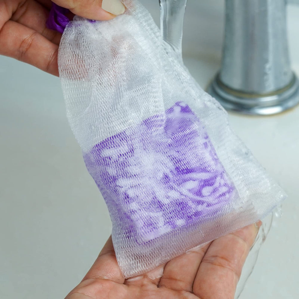 Shibarcle Jabón Yoni con red de burbujas para un lavado cómodo.