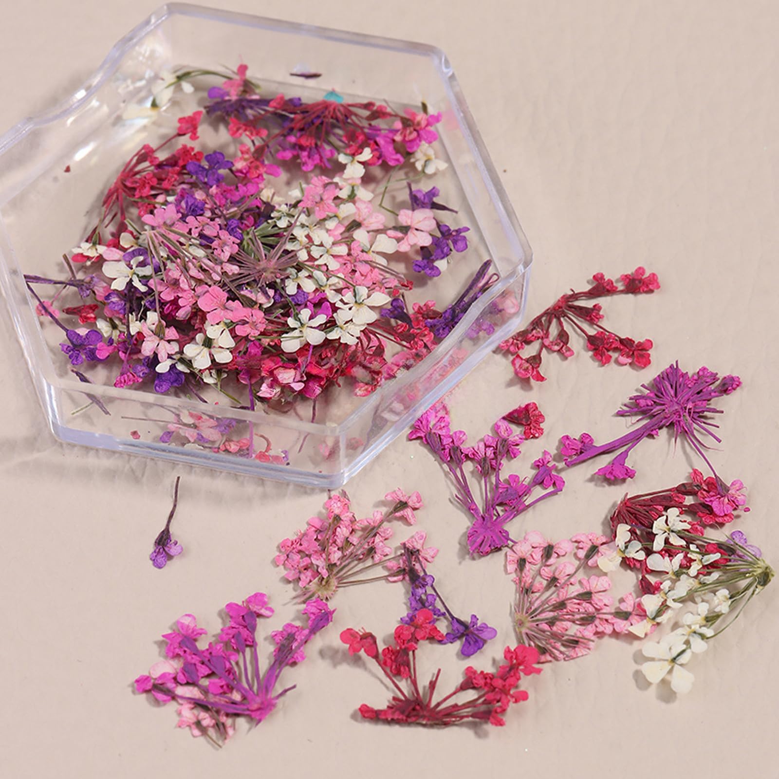 SILPECWEE: proceso sencillo de remojar flores secas para adherir en uñas.