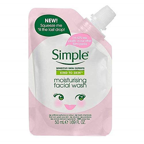 Simple limpiador facial espumoso suave, perfecto para uso diario y piel limpia sin irritación.